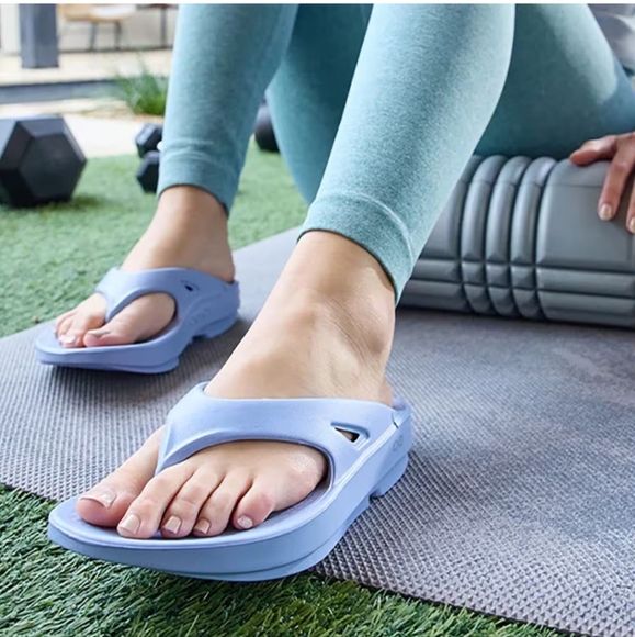 OOFOS Ooriginal Thong Sandals - Picture 2 of 8